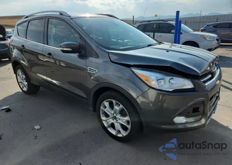 2015 Ford Escape Titanium z USA, uszkodzony, nr VIN 1FMCU9J9XFUB94388
